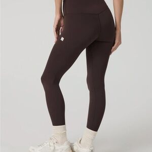 Vuori Women's Leggings in Dark Brown